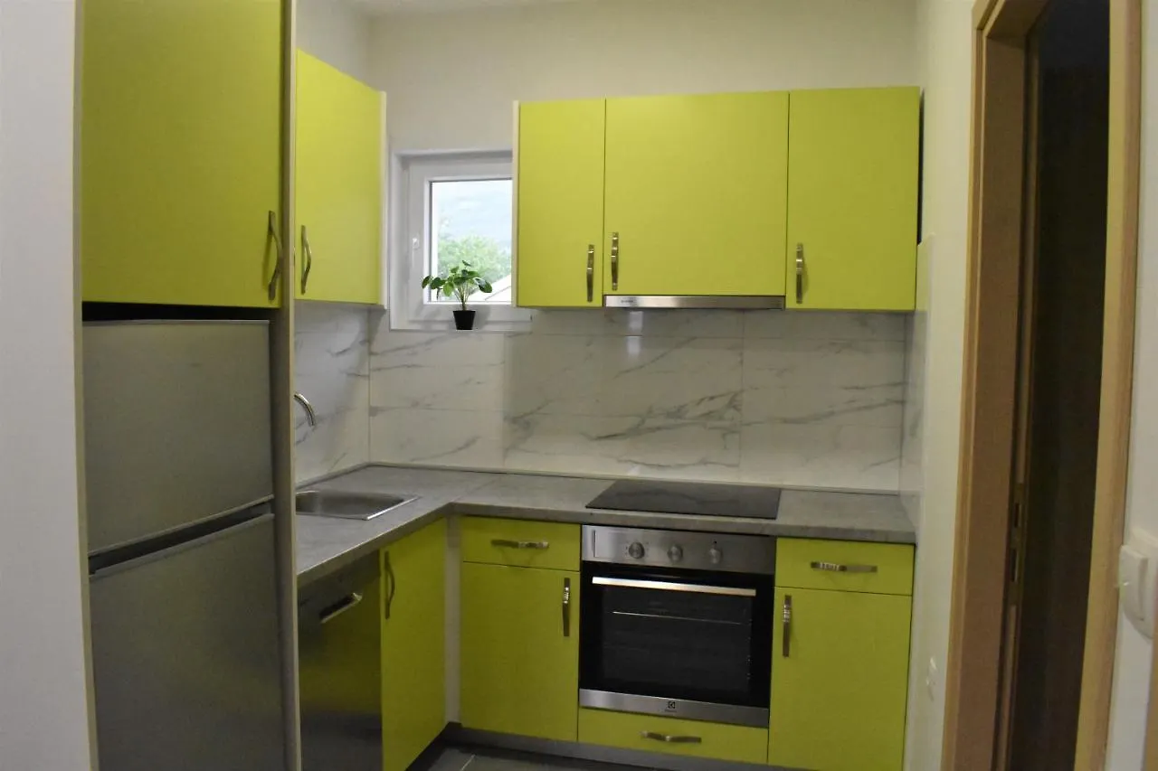 Apartmani Skorpion Kastela 0*,