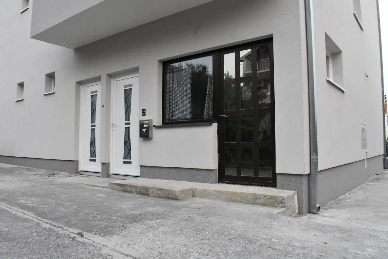 Apartmani Skorpion Kastela 0*,